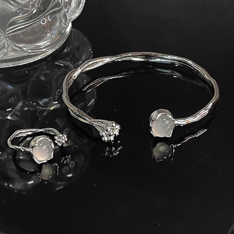 Flor Bud Moonstone pulsera abierta ins estilo frío personalidad alto sentido nicho diseño francés pulsera abierta para las mujeres