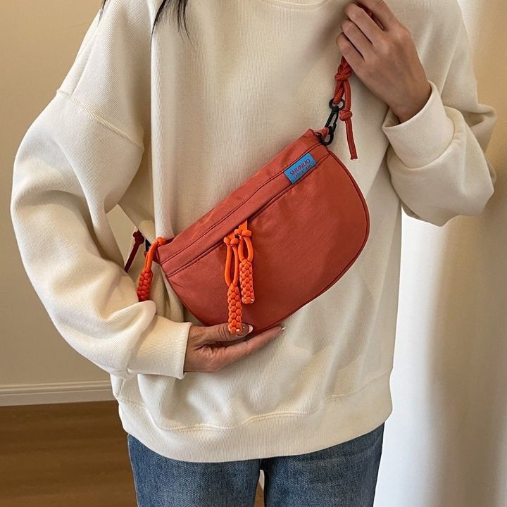 Los fabricantes venden al por mayor nuevos bolsos de mujer, bolsos de pecho de tela Oxford de moda, bolsos de mensajero de hombro para damas casuales, bolsillos de moda de todos los partidos