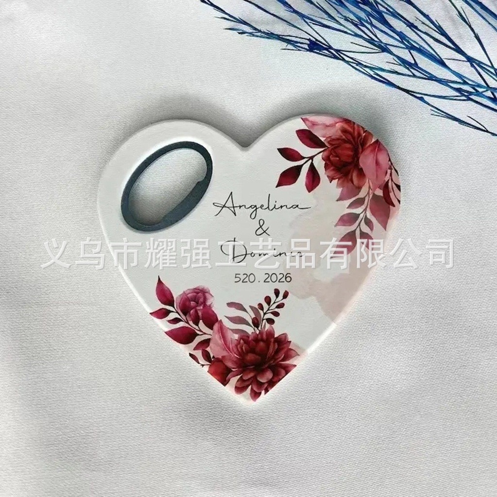 Abridor de botellas de plástico con forma de corazón