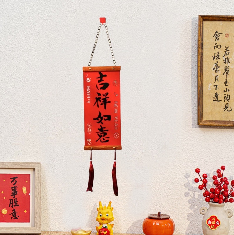 旧正月のお祝いは、木製のペンダントの赤い木の結婚に新しい部屋の背景の壁を飾って、ベルベットの布を飾って家に引っ越した|undefined