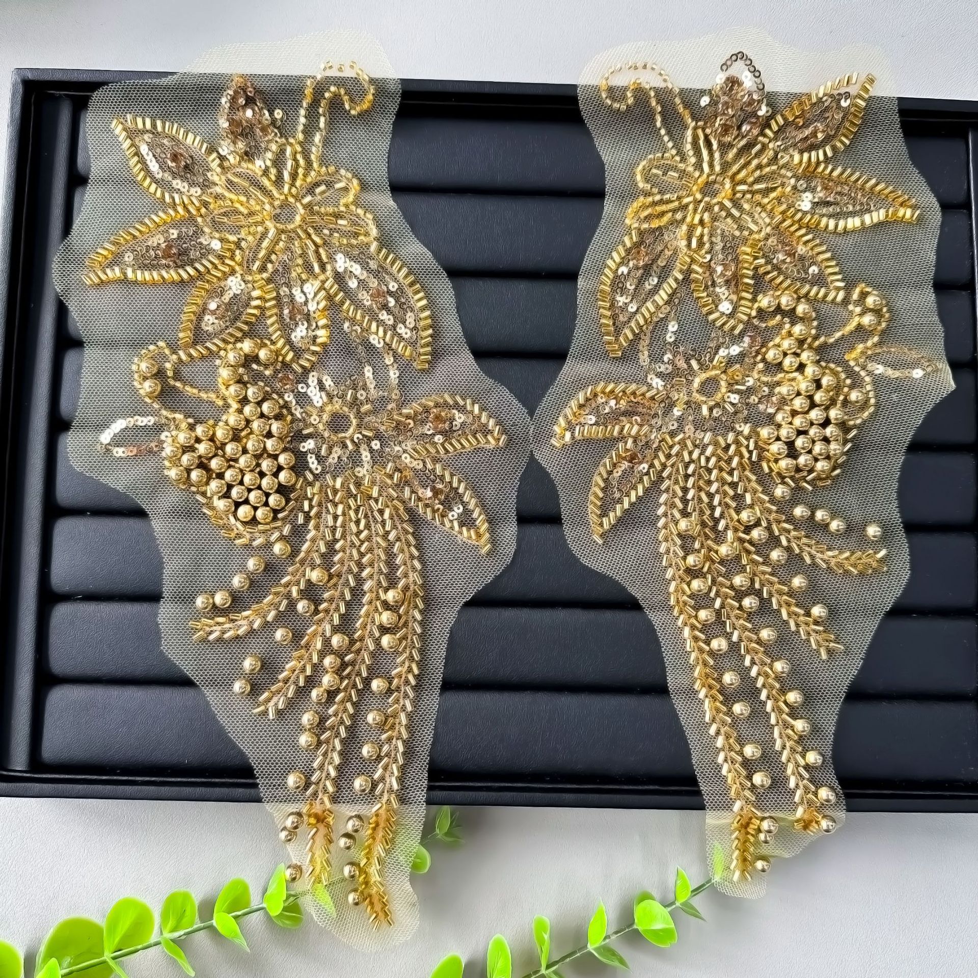 Dorado pesado bordado tubo de perla sequinilla tela decal estilo chino vestido de boda vestido de espectáculo vestido decal estilo nacional image 4