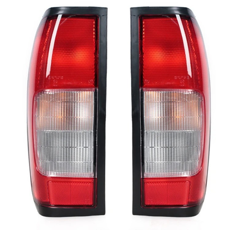 Aplicable a Nissan D22 Pickup NAVARA Lámpara trasera Semi-conjunto Luz de dirección Luz de niebla Luz de freno