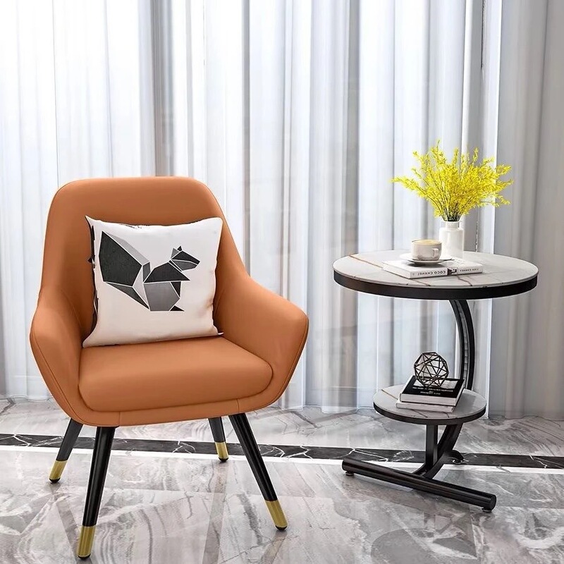 モダンで軽い高級バルコニーティーテーブルと椅子、小さなアパートの屋外レジャーティーテーブル、シングルシンプルソファサイドテーブルと椅子の組み合わせ|undefined