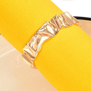 Alloy pleated napkin ring irregular curve napkin buckle Golden napkin ring hotel table table decoration