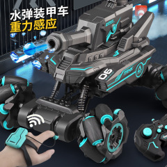 子供のリモコンカーは砲撃を発射することができます。