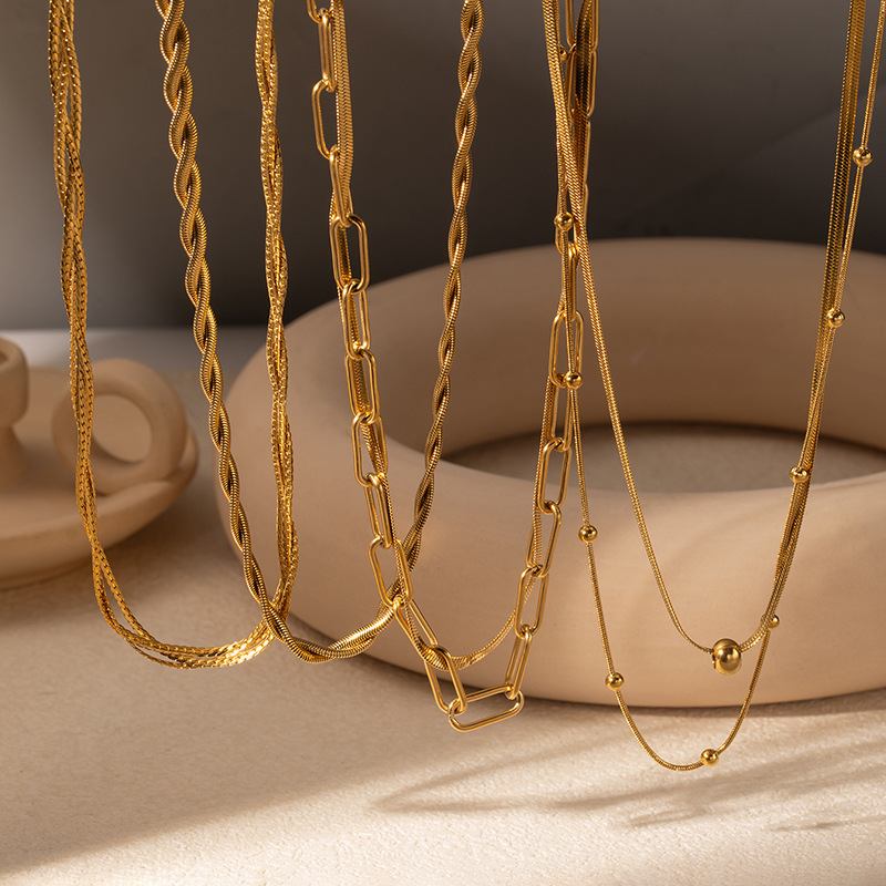 Joyería Al Por Mayor Elegante Color Sólido Acero Titanio Enchapado Collar Cadena De Clips Cadena De Cuerda Torcida display picture 1