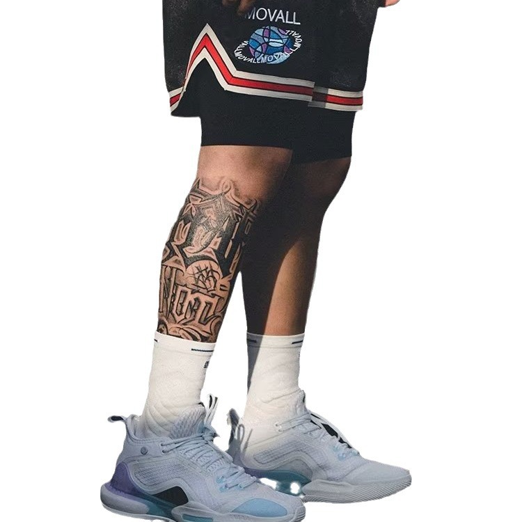 Pantalones cortos casuales de verano sueltos, marcas de moda para hombres, estilos calientes, pantalones exteriores de moda, pantalones de cinco puntos coreanos de todo fósforo