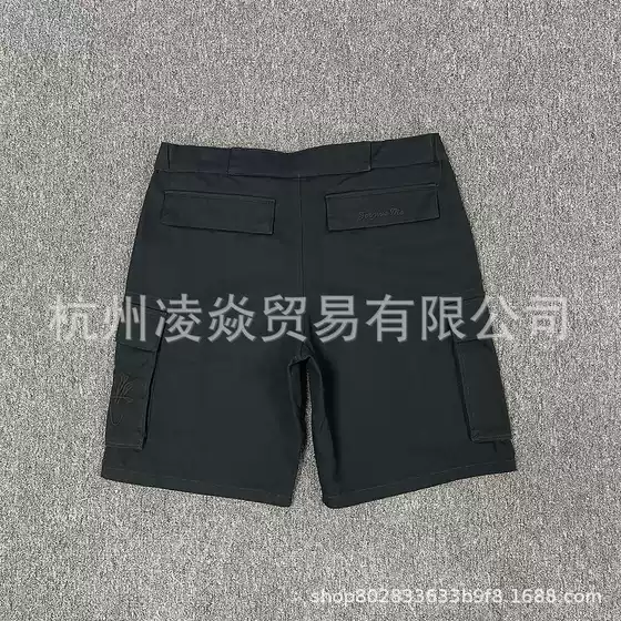 Syna World Tracksuit | Trendy Cargo Shorts in Black for Fall/Winter