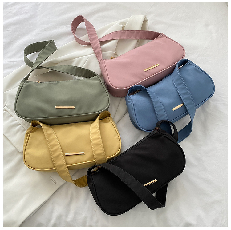Streetwear Solid Color Zipper Underarm Bag display picture 5