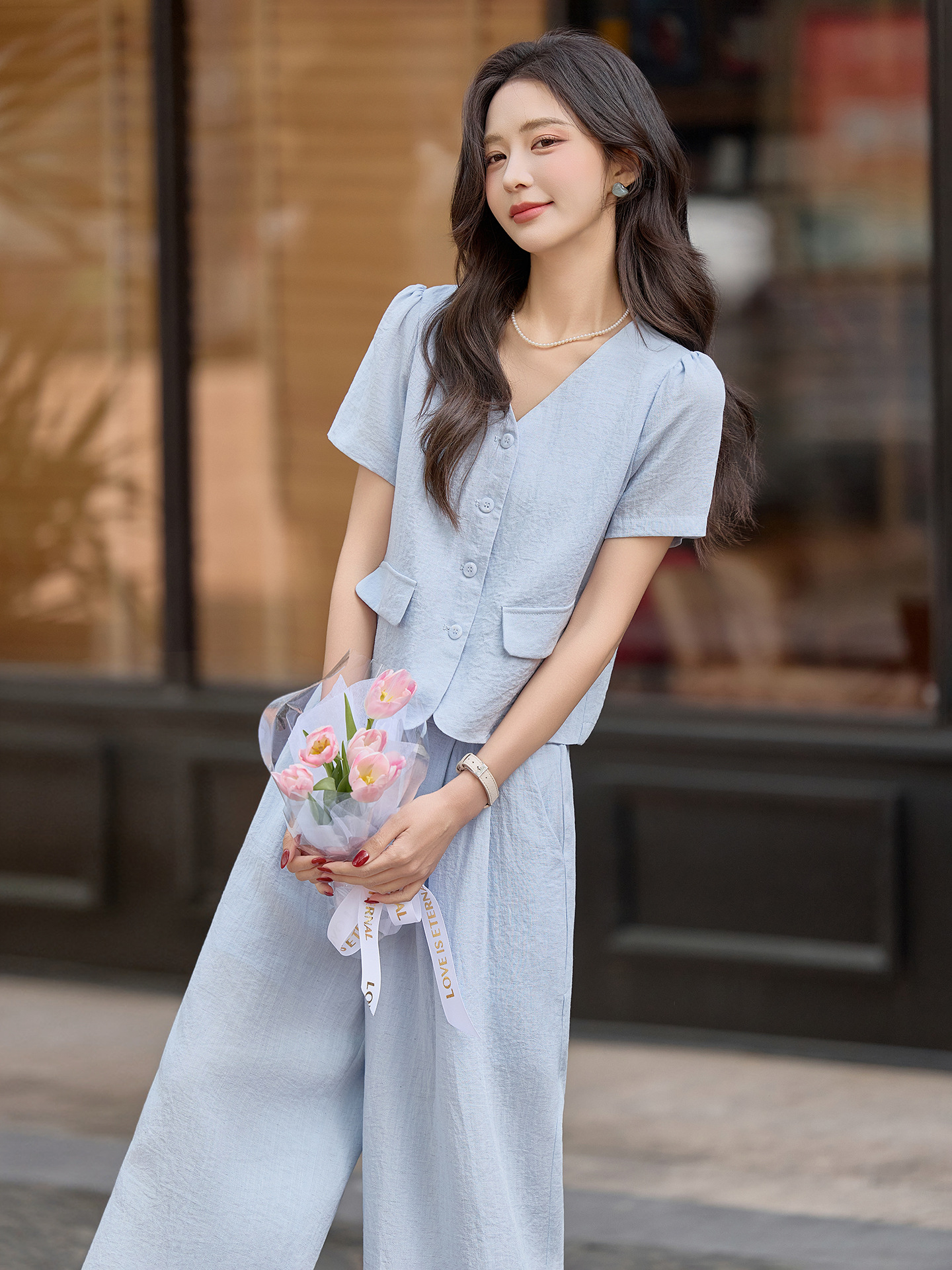 Bộ quần áo hai mảnh nữ mùa hè 2026 áo sơ mi cổ V tay ngắn phối quần ống rộng — Màu ảnh