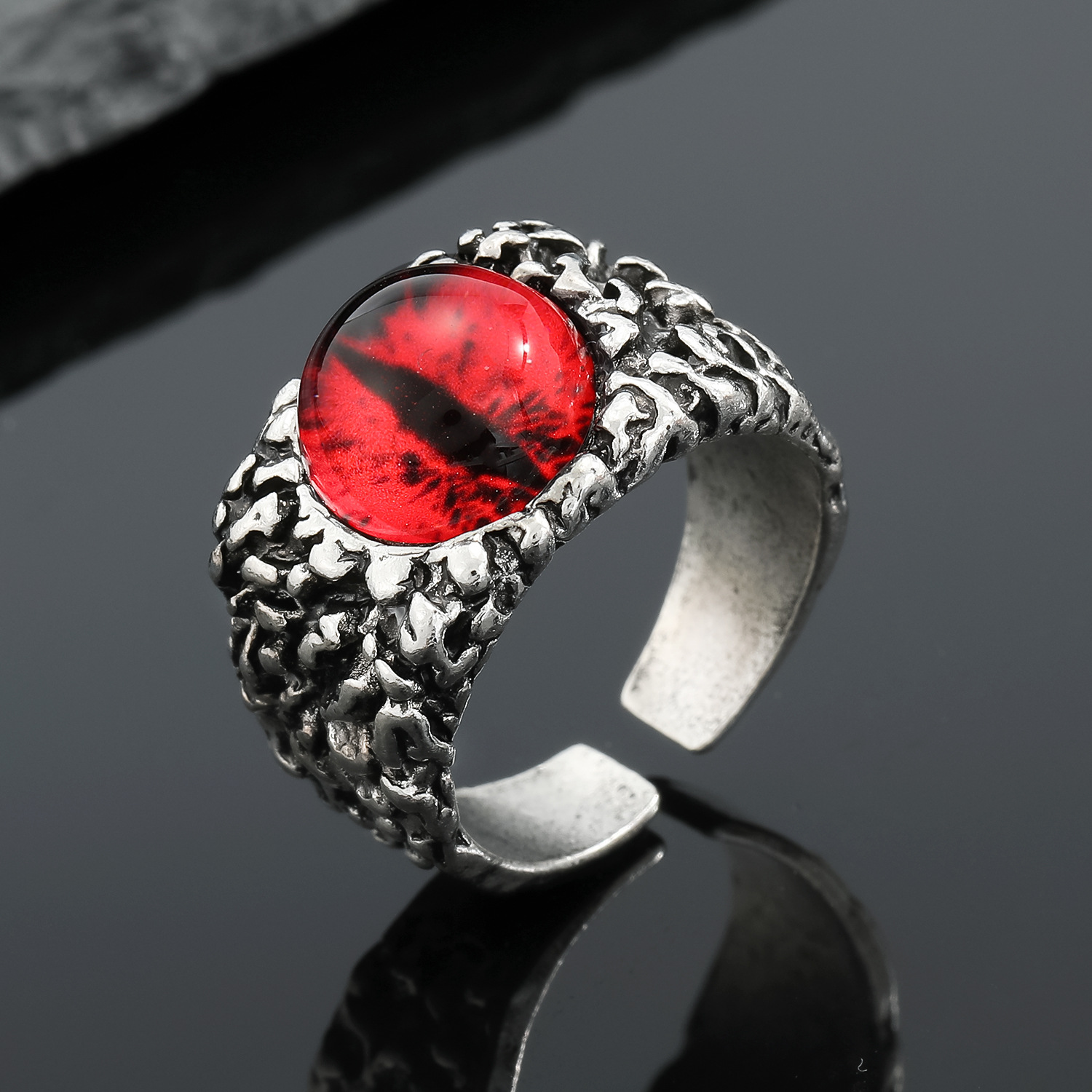 Retro Metal Ring Silver Pattern Eye Ring Opening Alloy Ring display picture 4