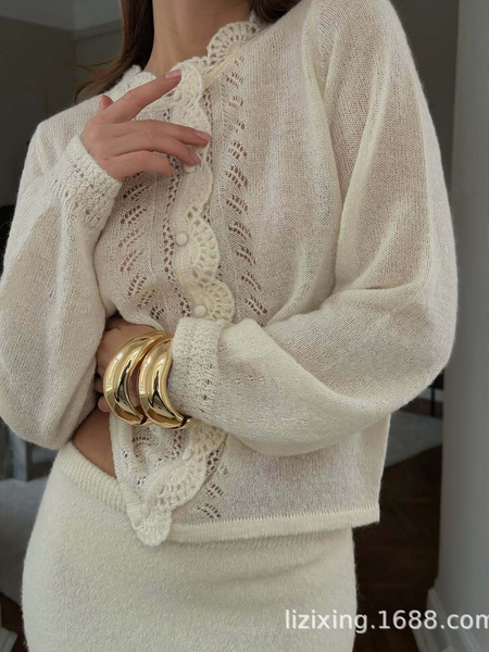 knitted jacket with a round collar