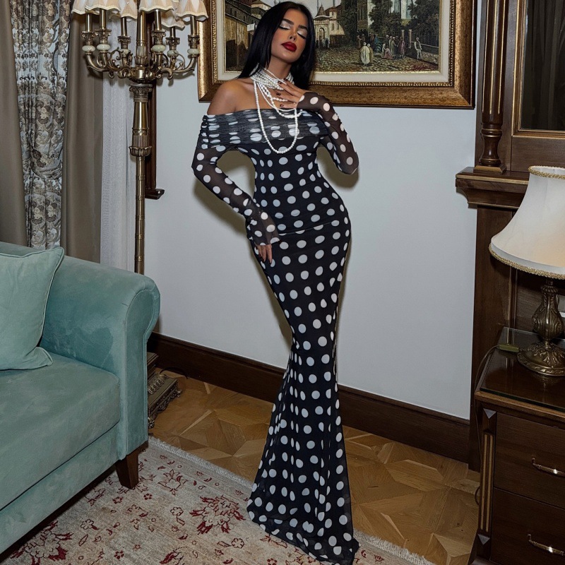 欧美女装2025秋冬新款时尚性感一字肩长袖网纱修身波点长袖连衣裙