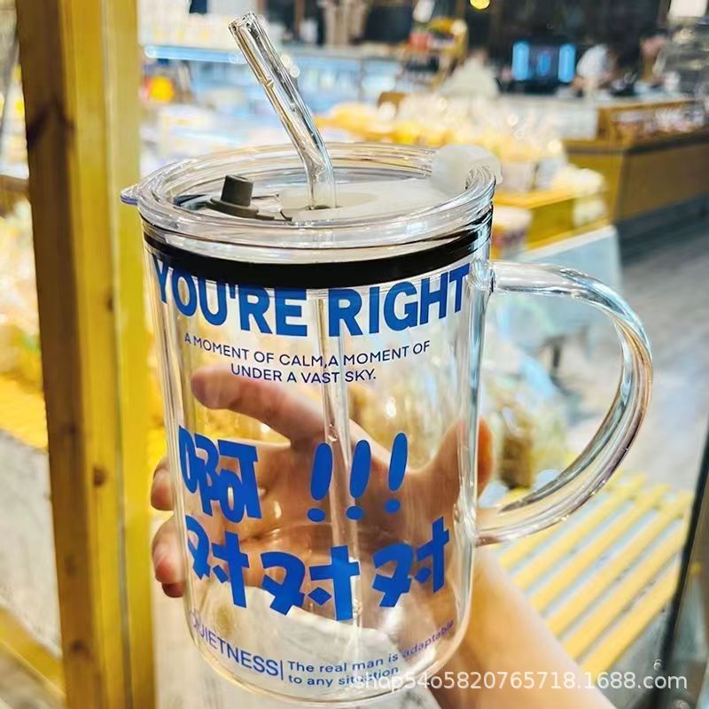 Resistente al calor ins Internet celebridad de gran capacidad de alta temperatura de vidrio borosilicato resistente elevar taza de agua con tapa y paja taza al por mayor