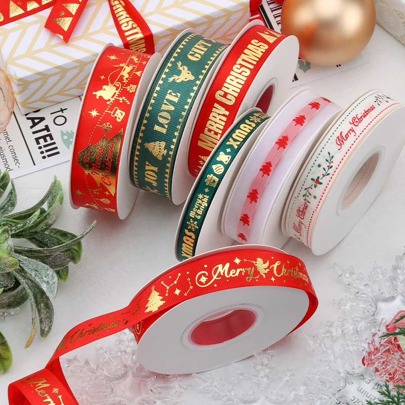 Feliz vacaciones de Navidad, decoración de escena de trineo de copo de nieve, pastel de cinta, ramo fresco, caja de regalo, cinta de embalaje, cinta