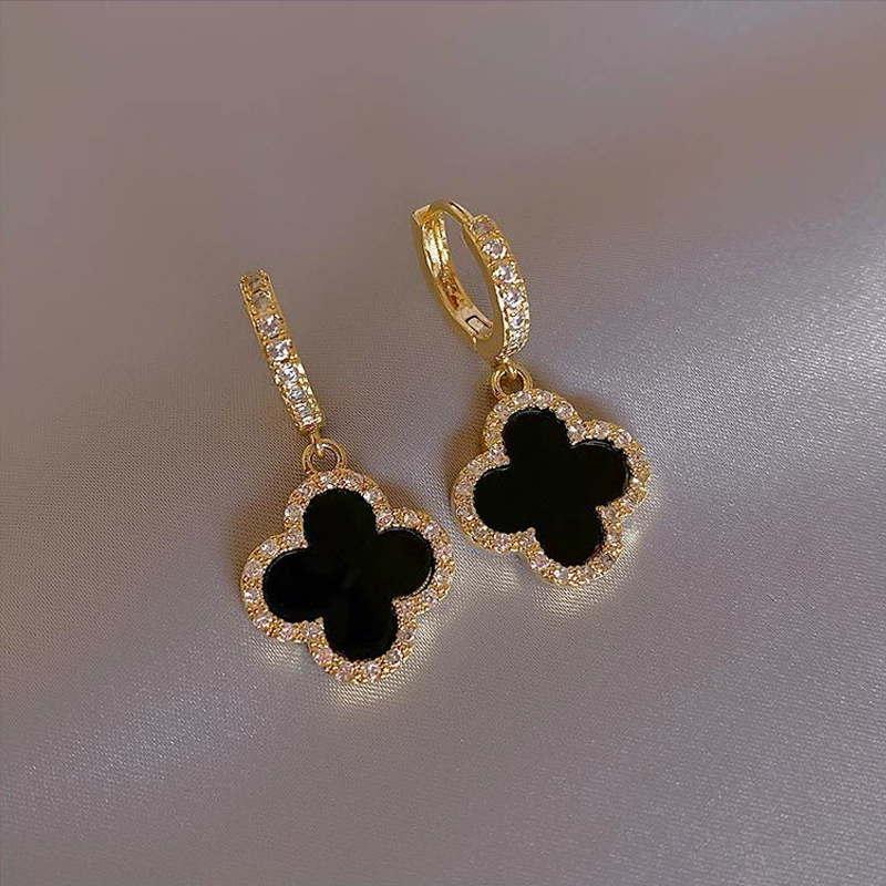 Изящные серьги, стиль Chanel, четырехлистник, микро инкрустация, стиль высокого качества