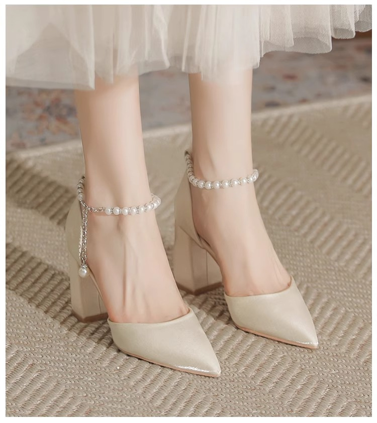 Zapatos de tacones altos de perlas francesas de tacones delgados de otoño de 2026 nuevos zapatos de hebilla de una sola palabra
