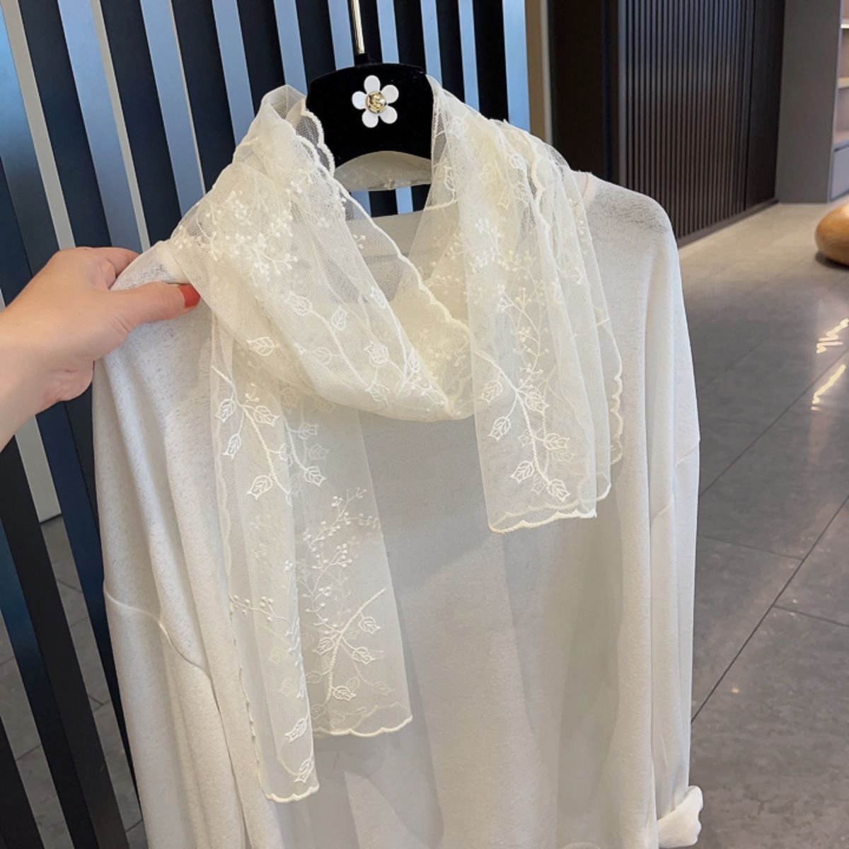Lenço de seda com renda floral echarpe de verão mulher_voghion.com