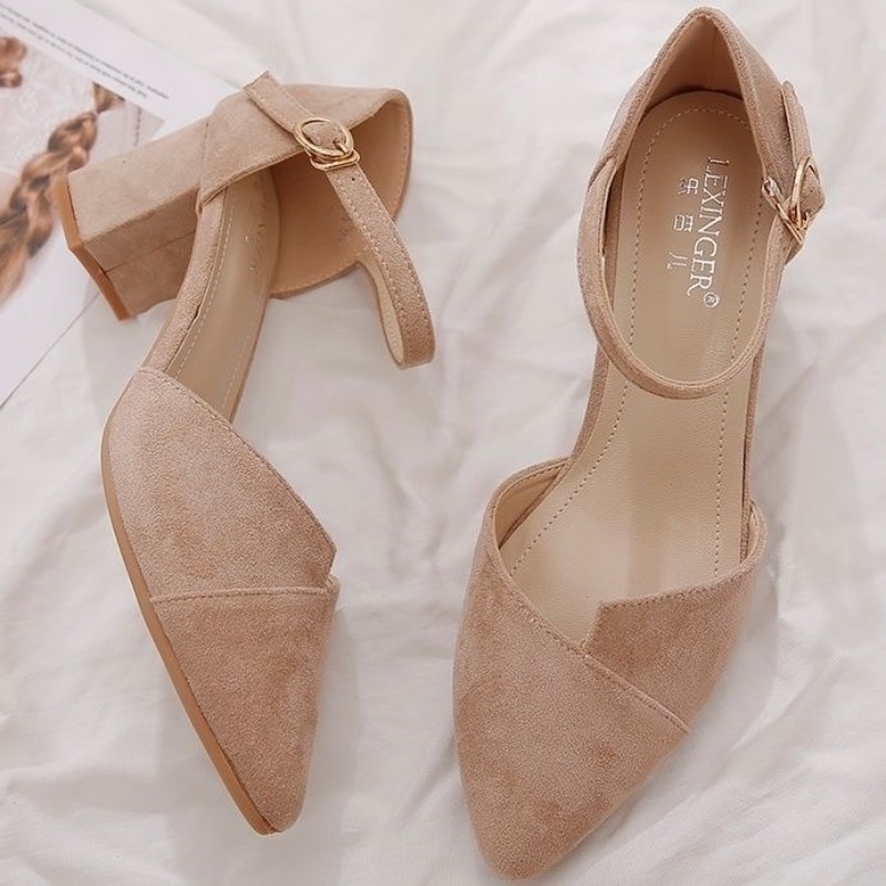 Un botón universal tacones altos para mujeres 2026 nuevas sandalias de tacones medios de hadas de estilo hueco zapatos casuales