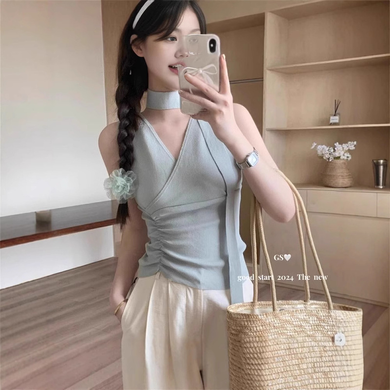 Niche Style 2025 Summer New Sleeveless Vest Design Waist V-Neck Knitted Top (with Tie) Niche Style 2025 Summer New Sleeveless Vest Design Waist V-Neck Knitted Top (with Tie)
