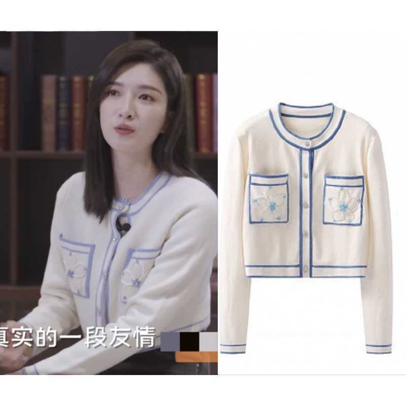 Ye Zhenzhen and Jiang Shuying Celebrity-Inspired 2022 Knitwear Sweet Youthful Blue and White Color-Block Floral Short Cardigan for Women Ye Zhenzhen and Jiang Shuying Celebrity-Inspired 2022 Knitwear Sweet Youthful Blue and White Color-Block Floral Short Cardigan for Women