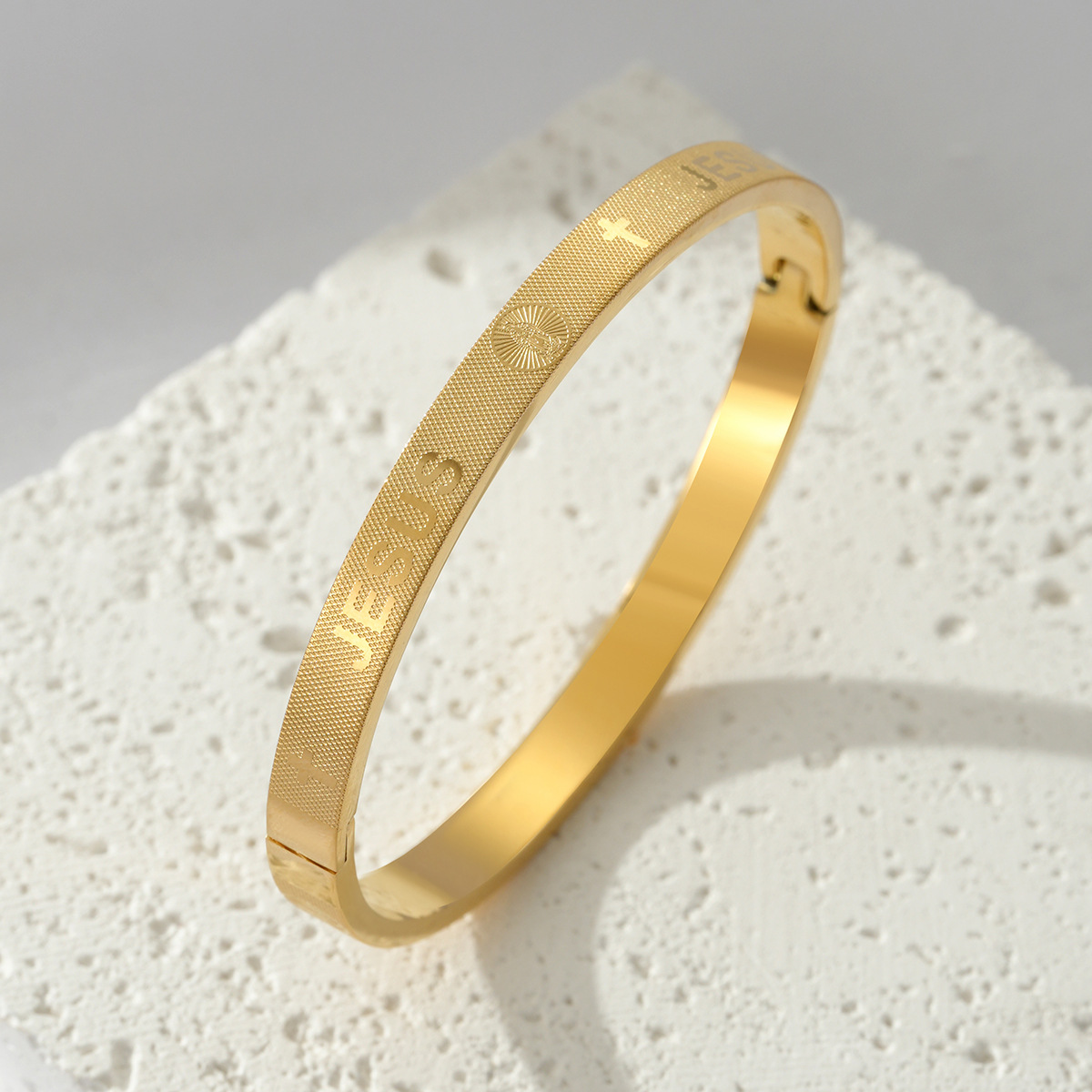25g Weight Bangle Classification Titanium Steel Chain Material 1 Piece Quantity Holiday, Daily Occasion Titanium Steel Material Cross, Letter Pattern Women's Gender Plating Design Basic, Classic Style Style Basic Classic Style Cross Letter Titanium Steel Bangle In Bulk 无