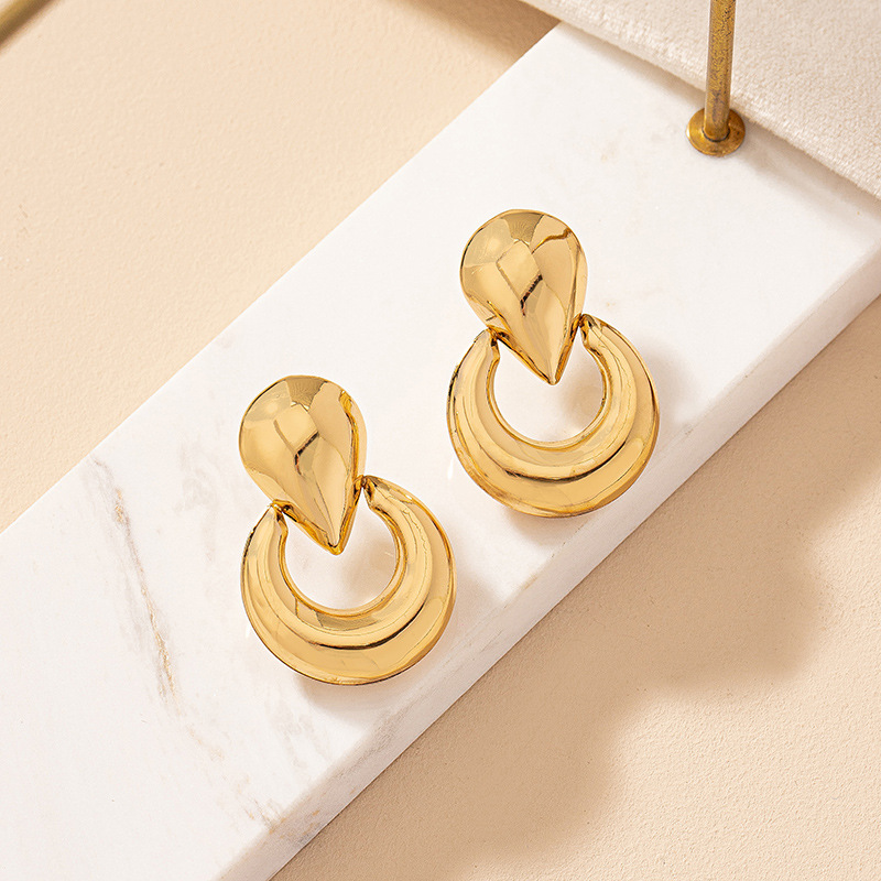 Small geometric design earrings drop-shaped