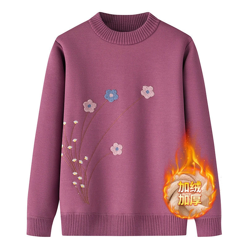 Мама одевается в зимнее платье с половинным воротом и плюшевым толстым свитером