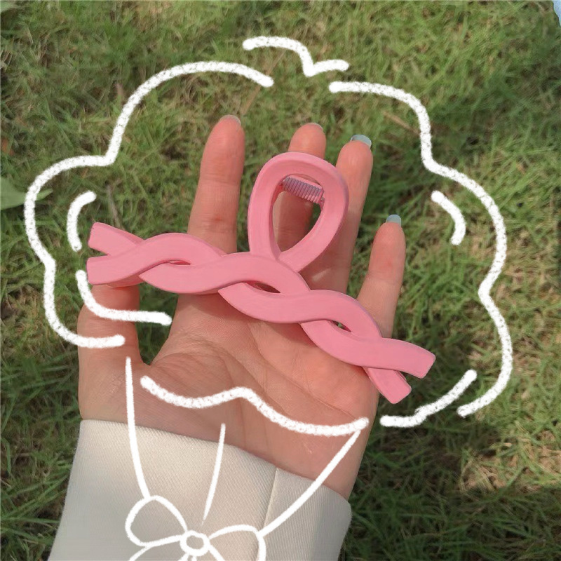小さい清新な麻の花は韓国式ネットの赤い風の波をつかんで砂の髪をすりむいて大きいサイズの新型のサメのクリップを挟みます。|undefined