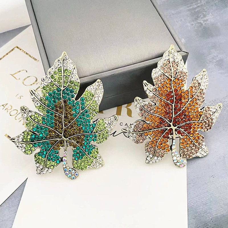Spilla grande di lusso con strass per giacca da uomo elegante_voghion.com