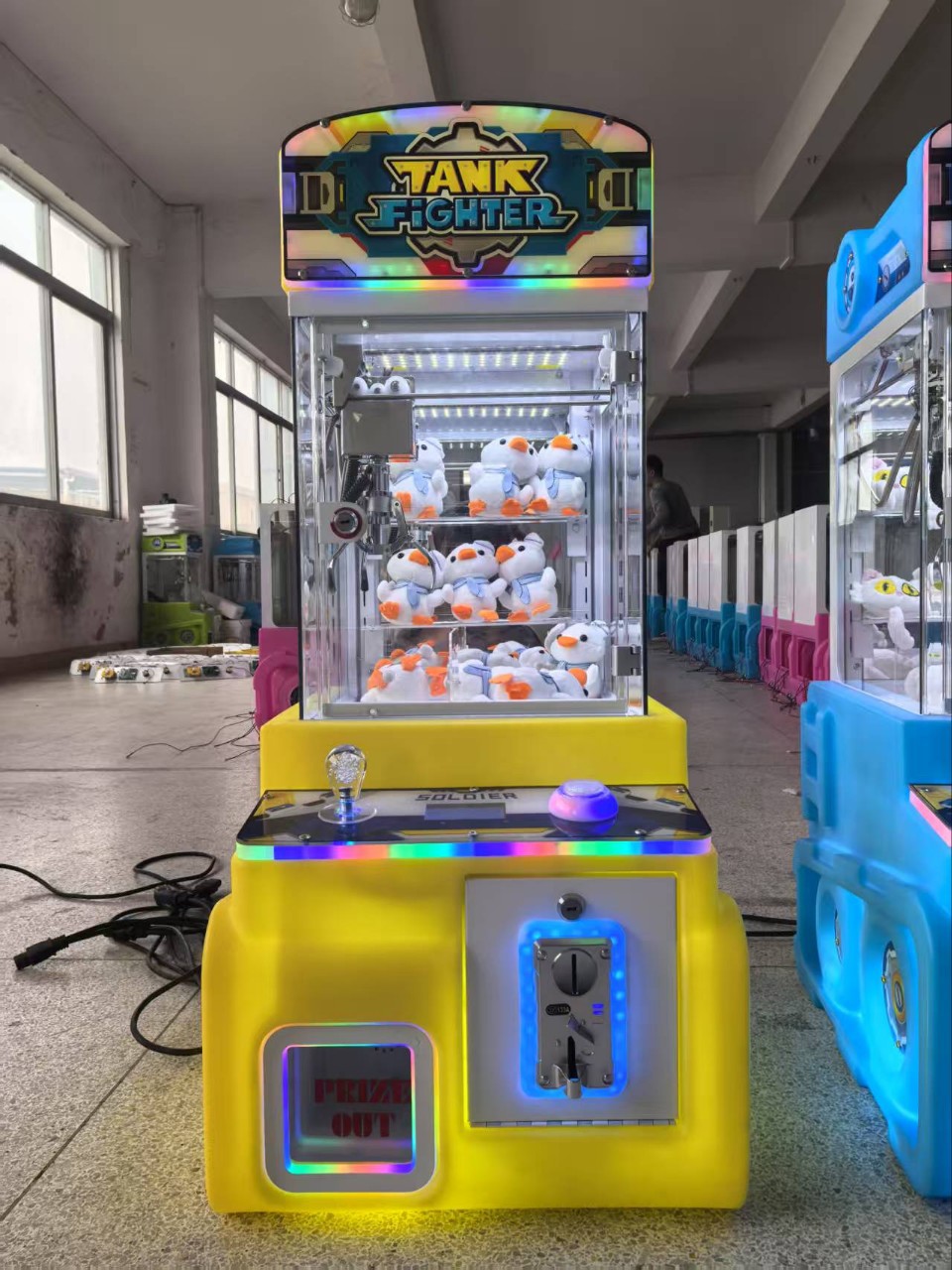 Máquina de garras pequeña para niños, mini muñeca de rotomoldeo, máquina boutique de juguetes, equipo de videojuegos que se inyectan monedas, México transfronterizo