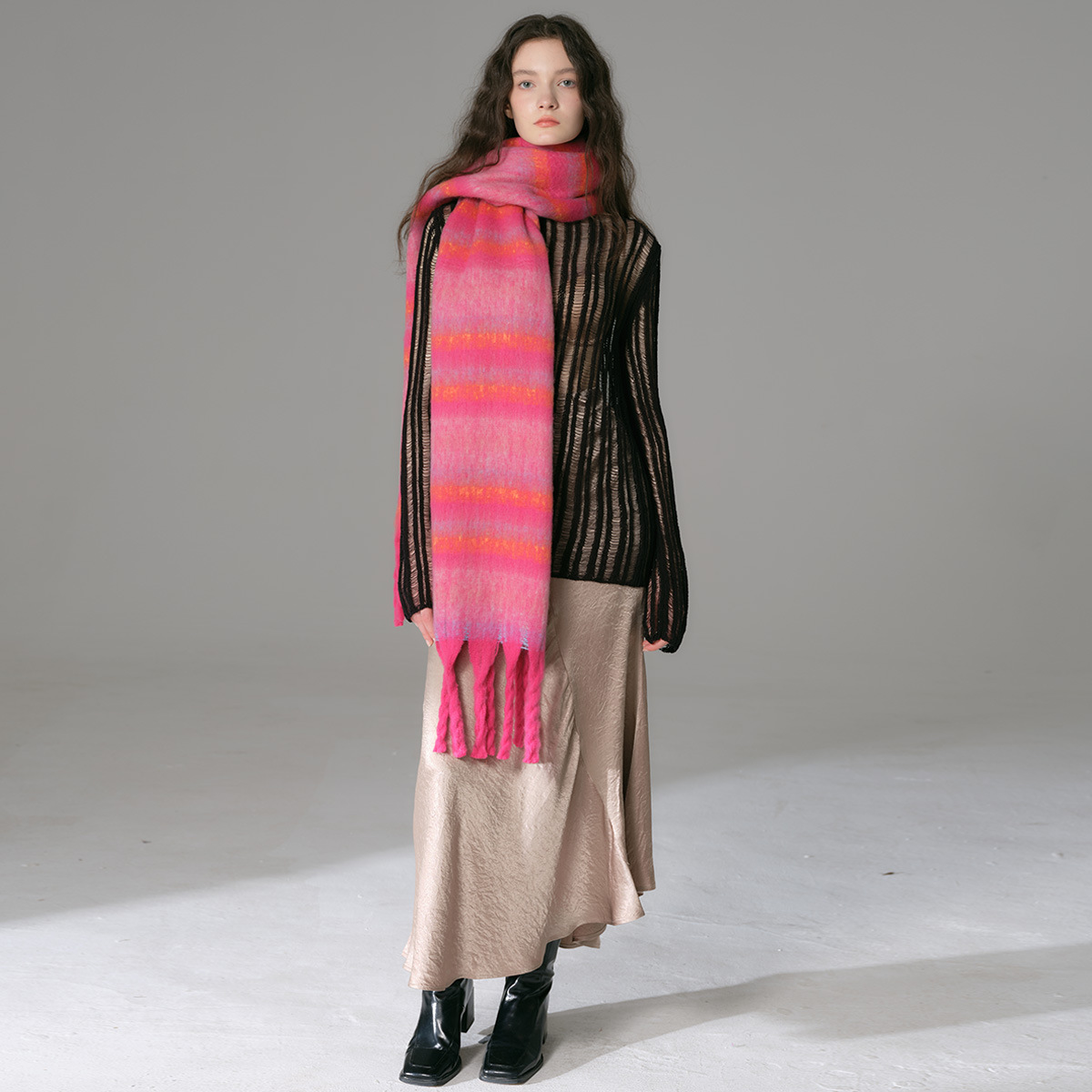 Retro-amerikanischer farblich passender Streifen-Imitat-Kaschmir-dicker Bartschal-Damen-Winteratmosphäre, warmer, weicher Latzumhang_voghion.com