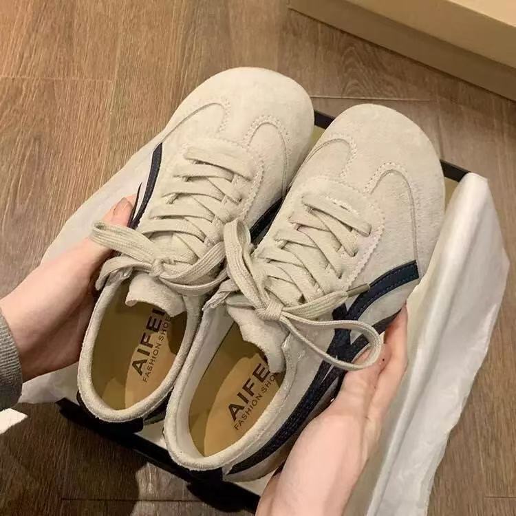 Qadın ağ idman ayaqqabısı - retro qaçış və gündəlik sneaker