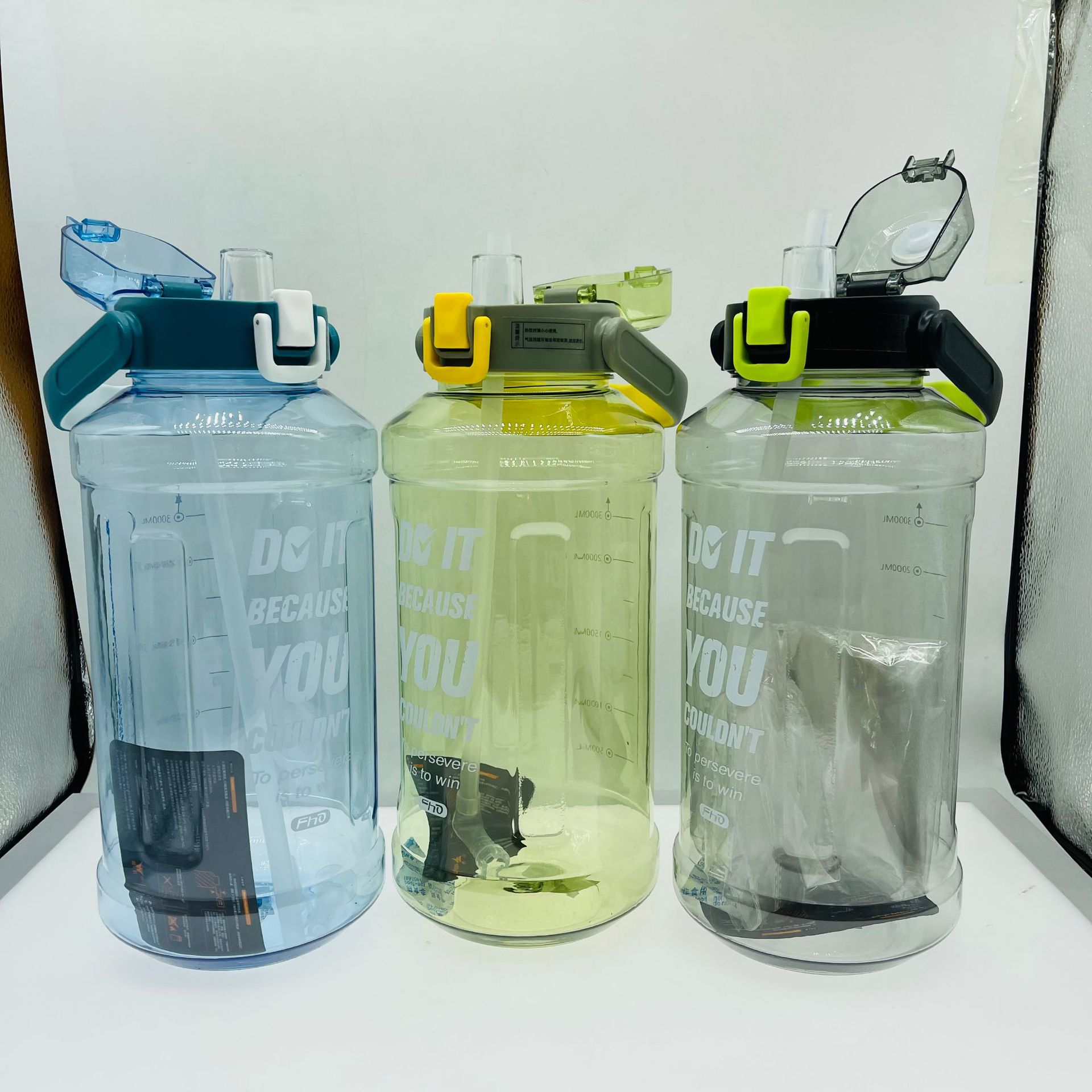 Nuevos deportes al aire libre taza de agua hervidor de agua taza de paja Internet celebridad portátil taza de plástico grande 3000ml taza espacial