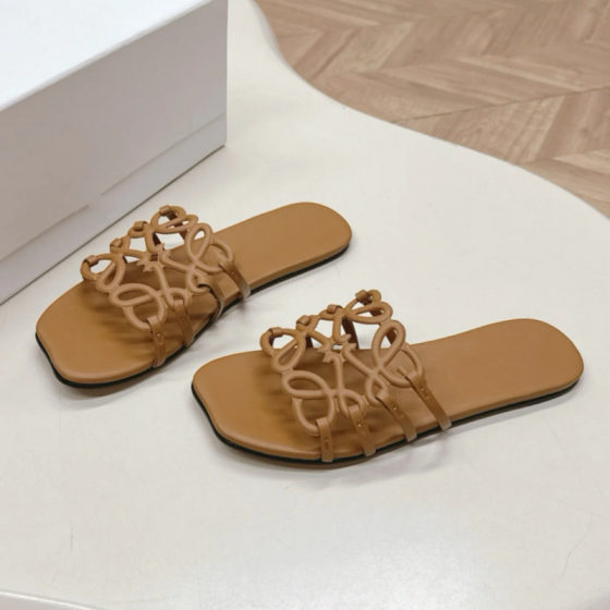 Luojia's New Genuine Leather Hollow Flat Slippers for Women, Beach Fashion, Versatile Slippers, Casual Sandals for Outer Wear