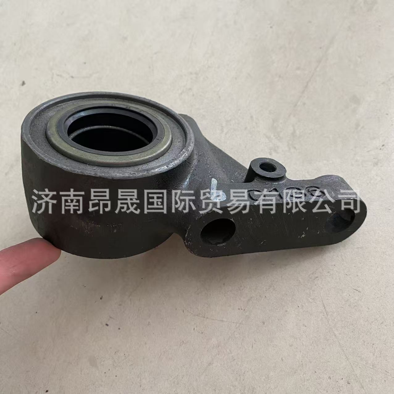 Sinotruk HOWO T7H T5G Sitrak C7H C9H Right Camshaft Bracket 712W50310-0136
