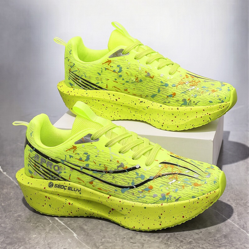 Cheap and lightweight men's sports shoes, large size, suitable for teenagers, marathon running shoes, carbon plate couple shoes, luminous running shoes
