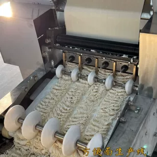 班产1万包方便面生产线  厂家供应全自动  油炸方便面加工机器