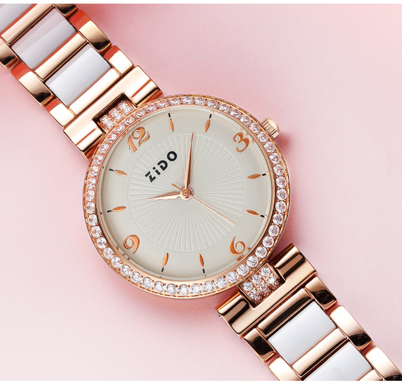 Relógio de quartzo elegante para mulher com detalhes de diamante_voghion.com