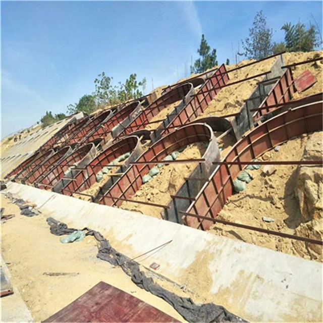 公路拱形骨架护坡钢模铁模模具厂家公路防撞墙混凝土模板安装