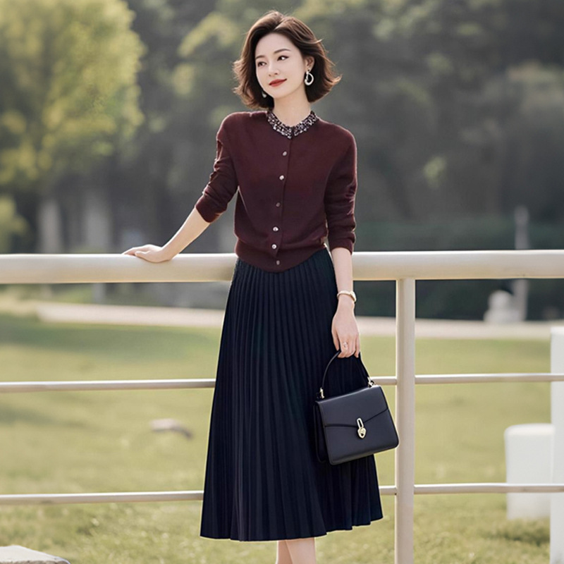 官网 时尚套装 钉珠圆领设计感针织上衣外套女A字百褶高腰半身裙|undefined
