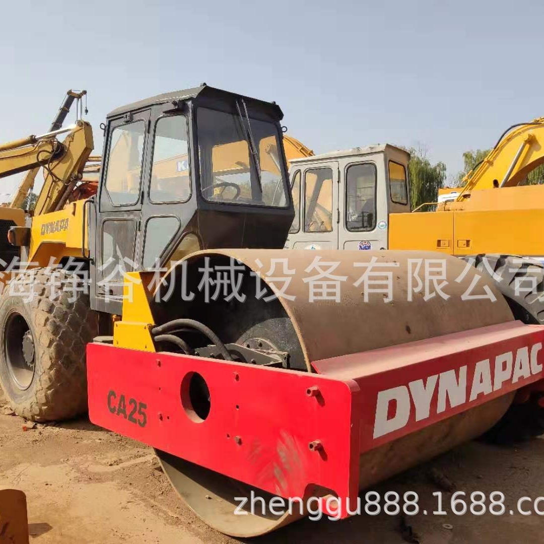 戴纳派克（Dynapac）CA25 CA30双驱压路机