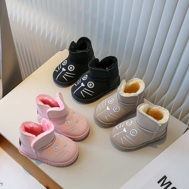 Grandes zapatos acolchados de algodón para niñas de invierno Nuevos dibujos animados lindos forrados de lana botas cortas para niños cálidos botas de nieve para niños de comercio exterior