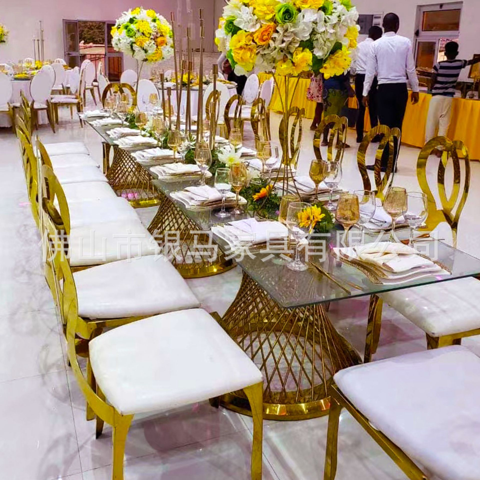 Fábrica al por mayor Hotel banquete boda comedor silla boda galvanoplastia Silla de acero inoxidable Bolsa De Oro suave Silla de comedor de cuero