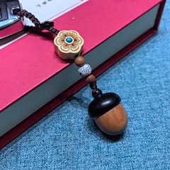 Creative acorn keychain solid wood pine cone personalized pendant internet celebrity wooden pendant men's and women's decoration diffuser