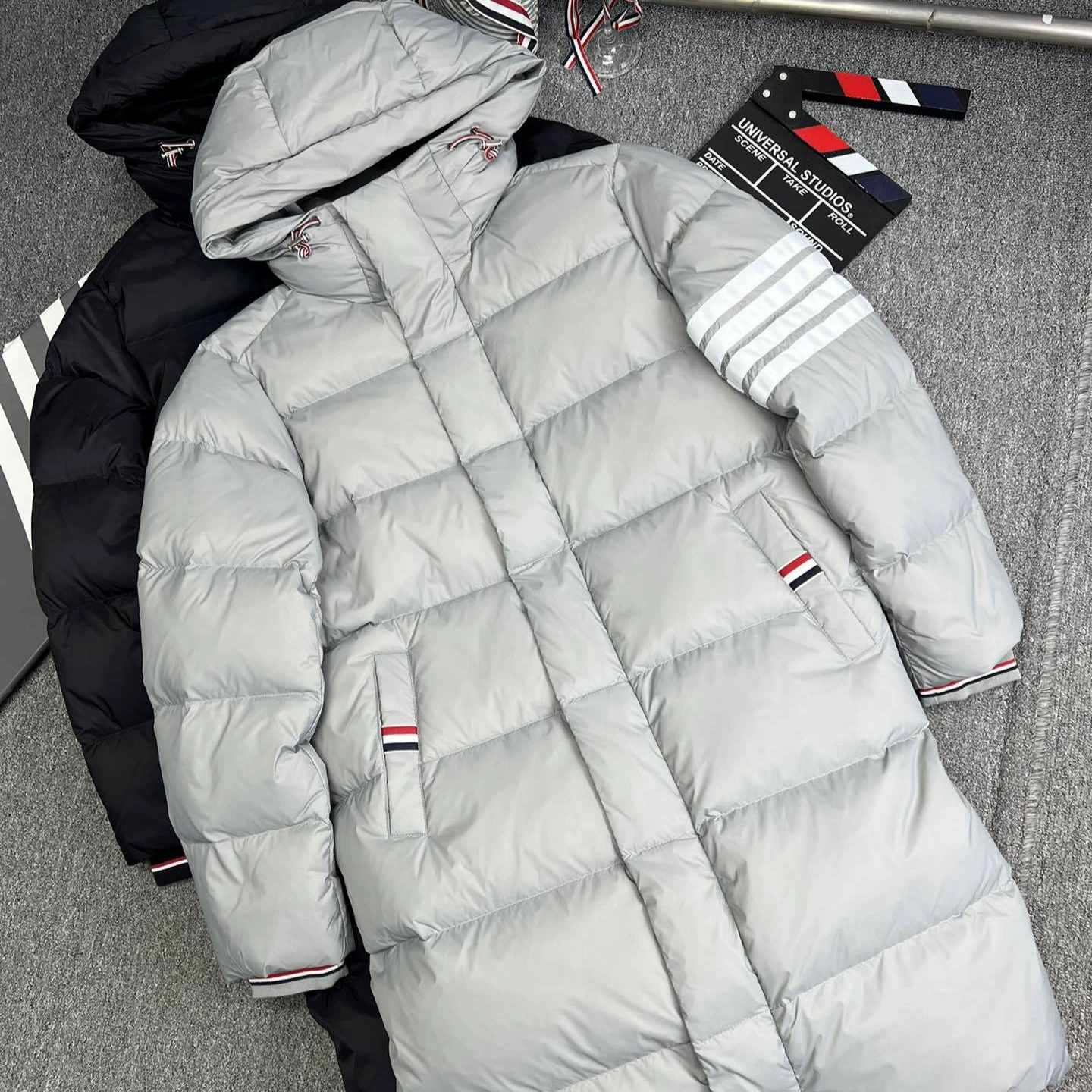 Заводской магазин высокого качества TB осень и зима новый четырехполосный полосатый длинный рукав с капюшоном на молнии карманы для мужчин и женщин пуховик