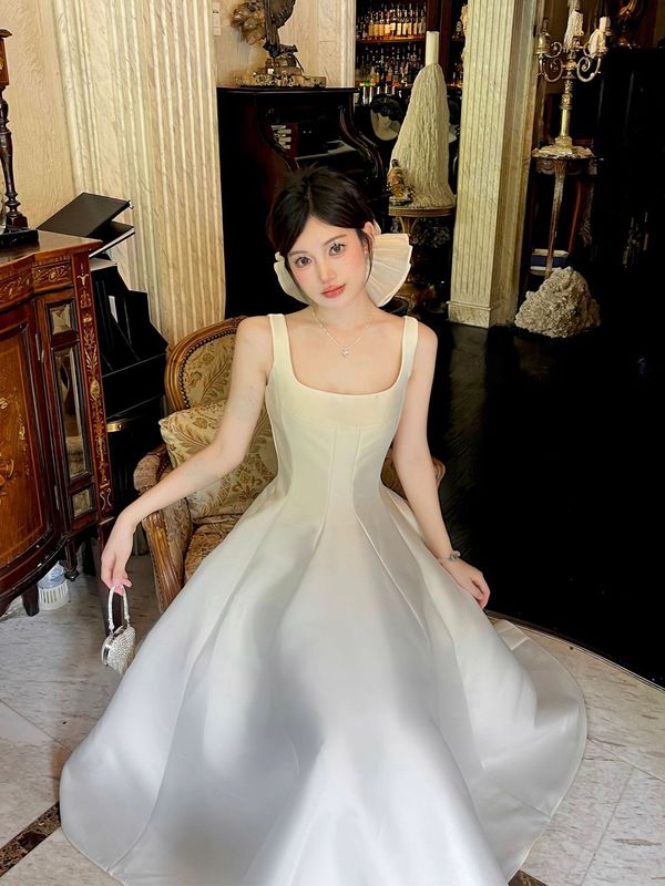 白色吊带连衣裙女夏掐腰清纯初恋白月光长款裙子巨好看无袖A字裙|undefined