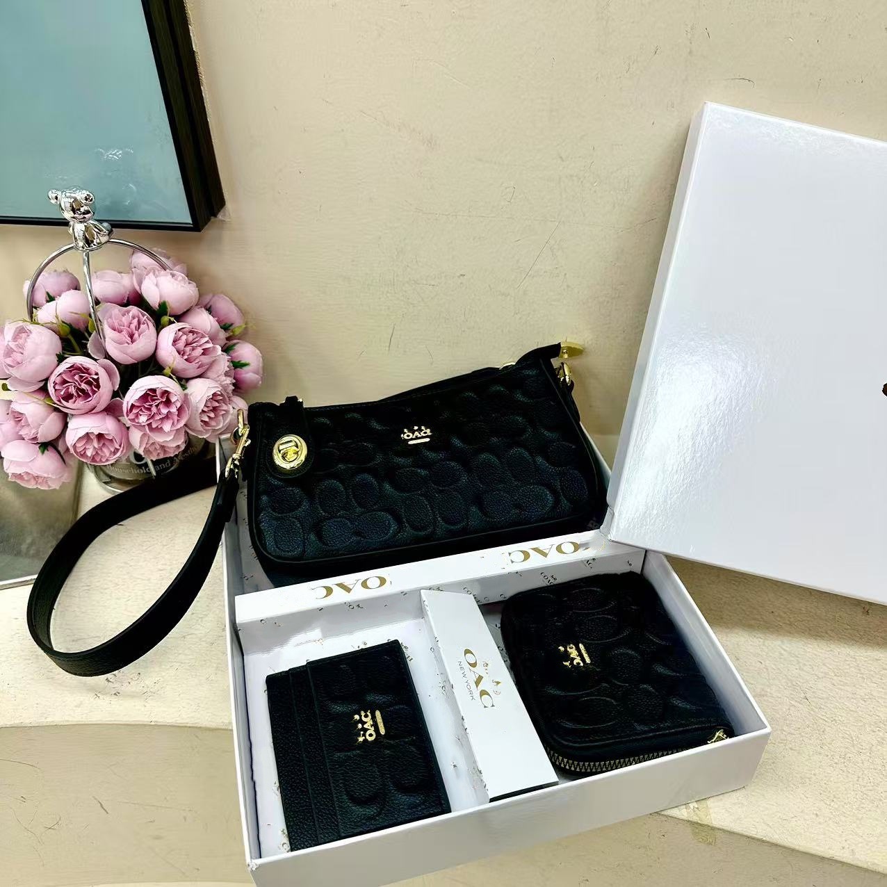 2025 nuevo Kome bolso brazo cartera de tres piezas conjunto de co caja bolsa de tarjetas de comercio exterior transfronterizo bolso de donación