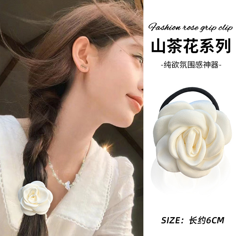 乾燥したバラはフランスの花を挟んで髪を挟みます。|undefined
