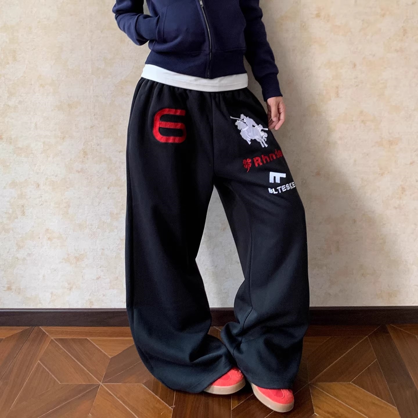 2026 Spring/Autumn American Style Embroidered Elastic Waist Sports Sweatpants for Women - Clean Fit, Loose Straight Leg, Versatile Casual Pants